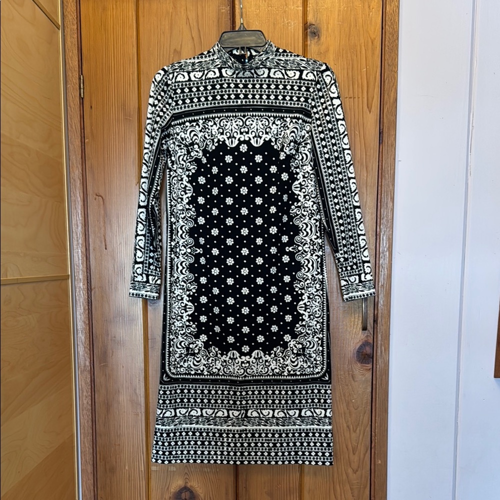 1960’s black & white dress Bergdorf’s Mr.Dino. Fits like size 4. Graphic. Floral